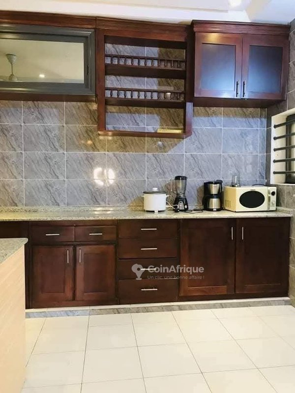 Appartement meublé de 4 pièces avec terrasse aménagée et climatisation