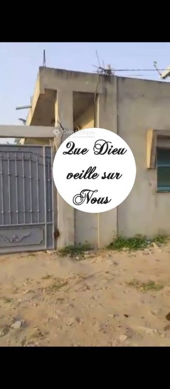 Maison locative dallée de 6 modules chambre-salon avec titre foncier en cours