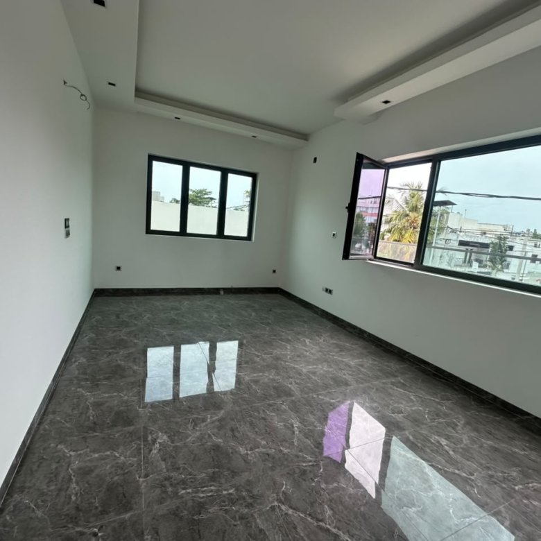 Appartement meublé de 3 pièces avec sécurité 24H/24 et ascenseur
