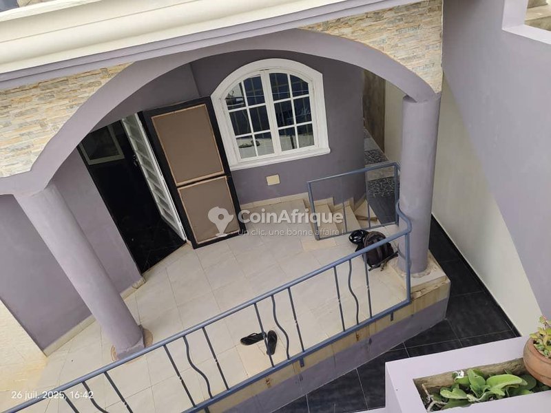 Villa luxueuse de 3 chambres avec cadre sécurisé et construction récente