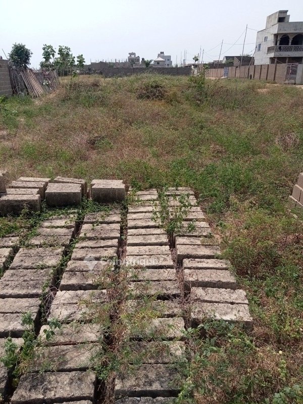 Terrain résidentiel de 300 m² avec convention et plan en zone côtière