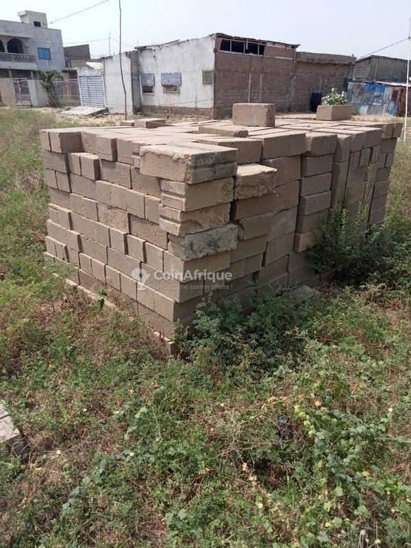 Terrain résidentiel de 300 m² avec convention et plan en zone côtière