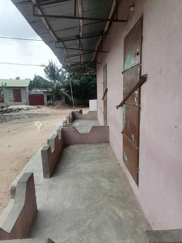 Villa spacieuse de 3 pièces avec boutiques et commodités modernes en angle de rue