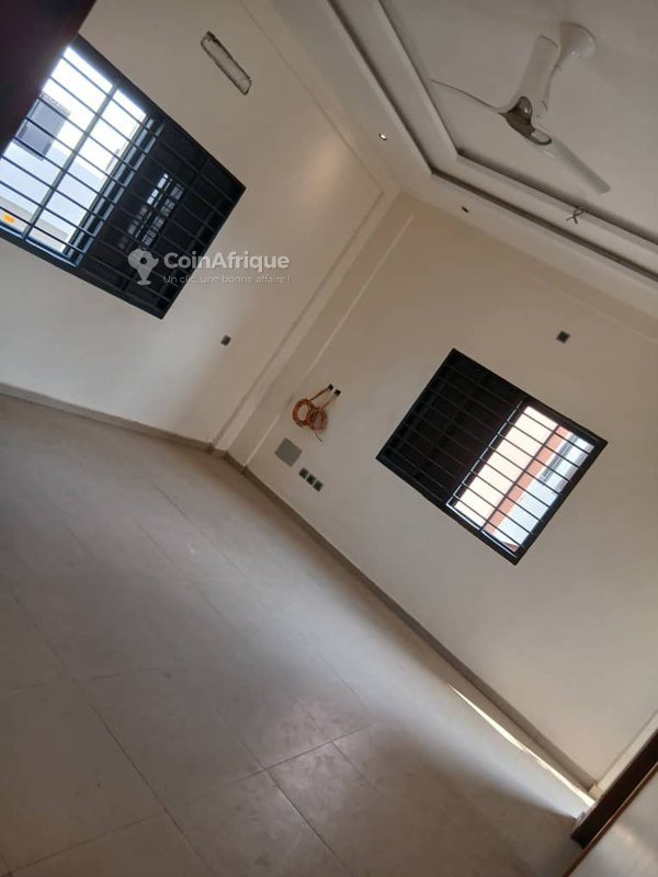 Villa luxueuse de 7 pièces avec garage spacieux et terrasse panoramique