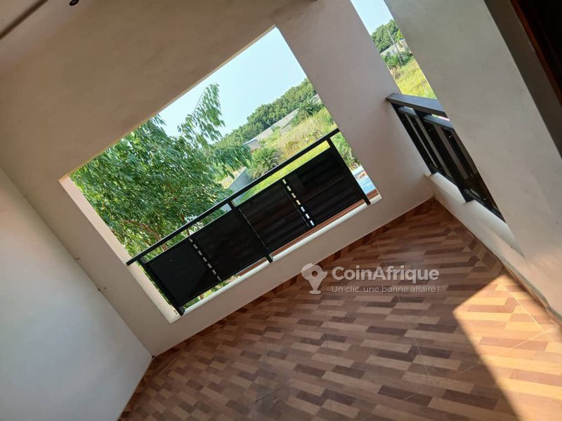 Villa luxueuse de 7 pièces avec garage spacieux et terrasse panoramique