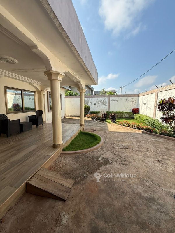 Villa luxueuse de 5 pièces avec jardin et garage spacieux