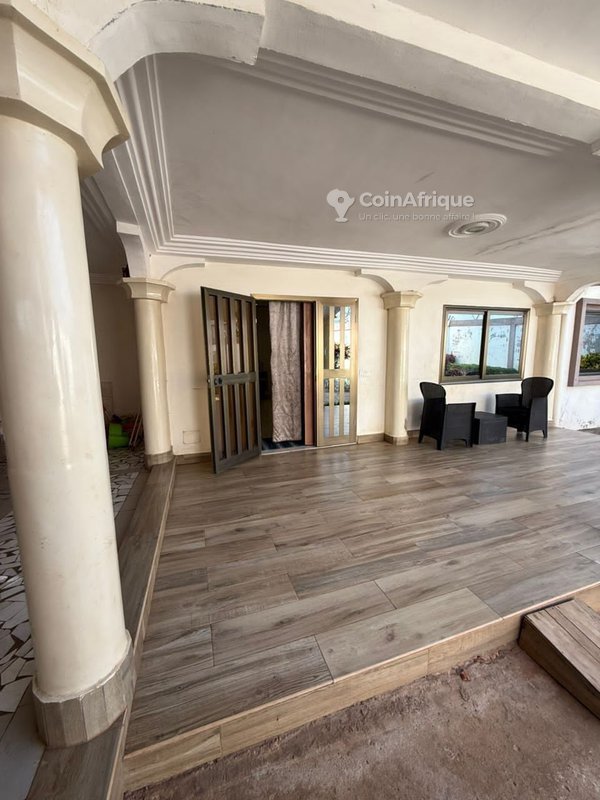 Villa luxueuse de 5 pièces avec jardin et garage spacieux