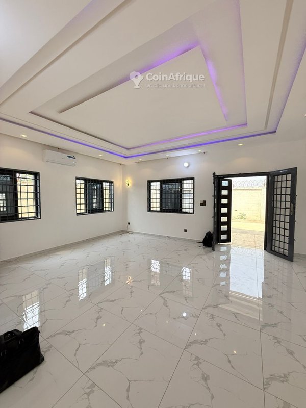 Villa spacieuse de 2 chambres avec climatisation et terrasse