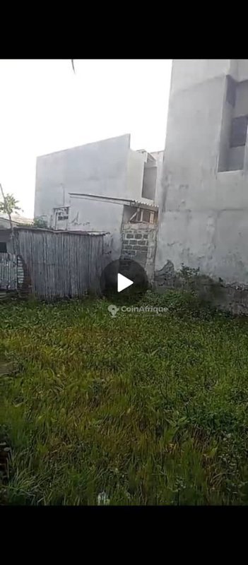 Terrain spacieux de 463 m² en bordure de voie pavée - Idéal pour tout projet immobilier