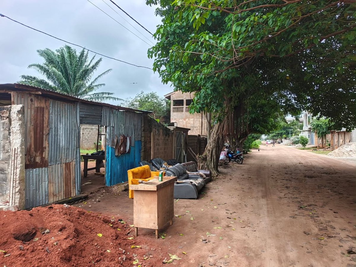 Maison inachevée de 4 pièces avec permis d'habiter et arrière-cour spacieuse