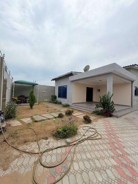 Villa luxueuse de 3 chambres avec climatisation et cour gazonnée
