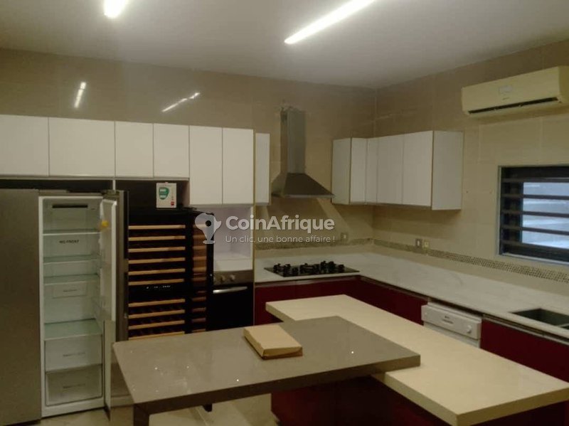 Villa luxueuse de 6 pièces avec piscine privée et vue sur la mer