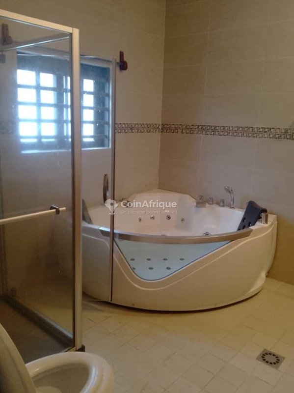 Villa luxueuse de 6 pièces avec piscine privée et vue sur la mer