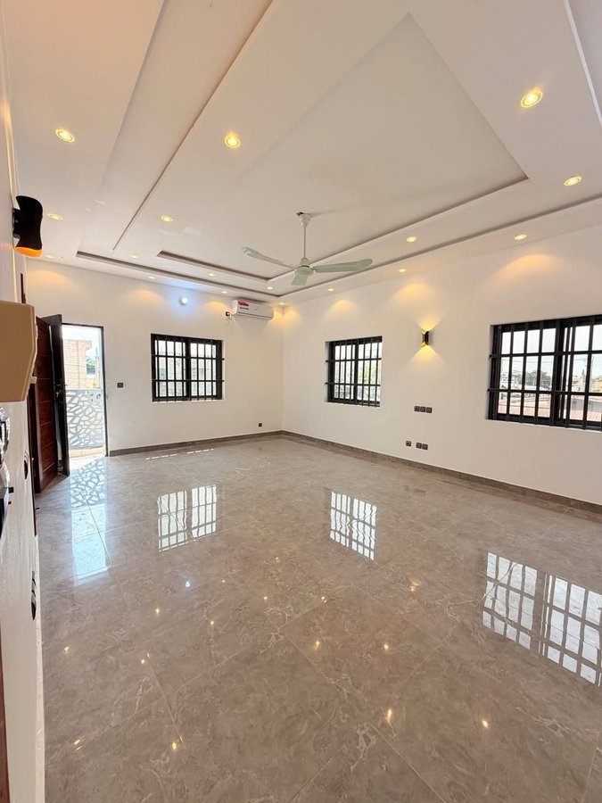 Appartement 2 pièces climatisé avec balcon et cuisine fonctionnelle