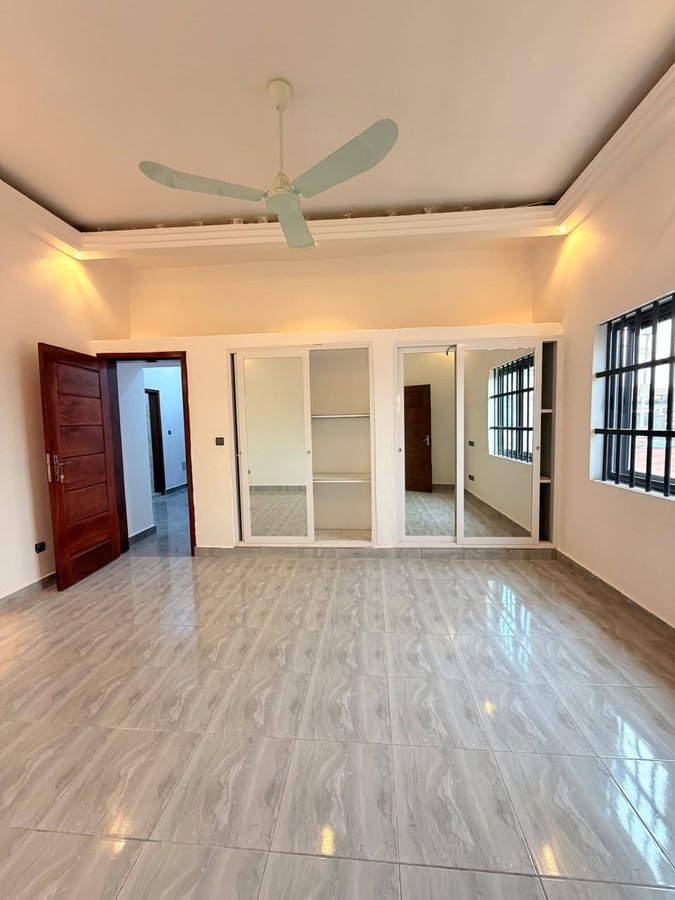 Appartement 2 pièces climatisé avec balcon et cuisine fonctionnelle