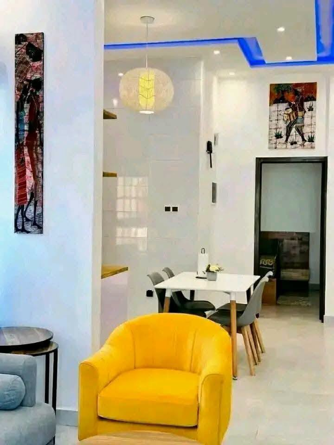 Appartement meublé d'une pièce avec entrée personnelle, jardin et garage