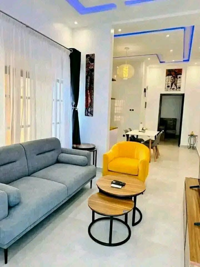 Appartement meublé d'une pièce avec entrée personnelle, jardin et garage