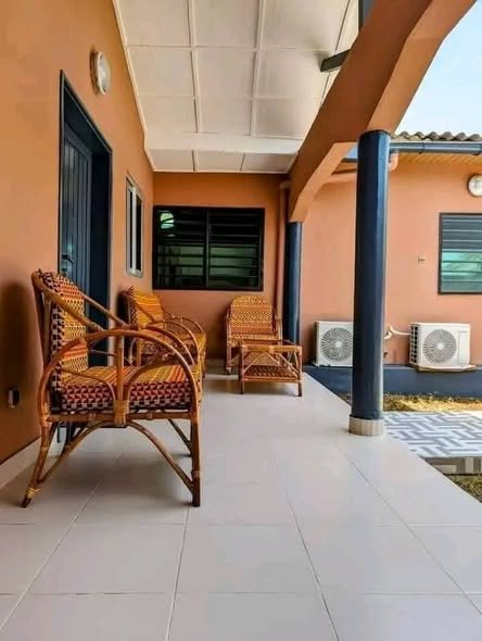 Villa luxueuse de 2 pièces avec jardin et garage spacieux en bord de mer