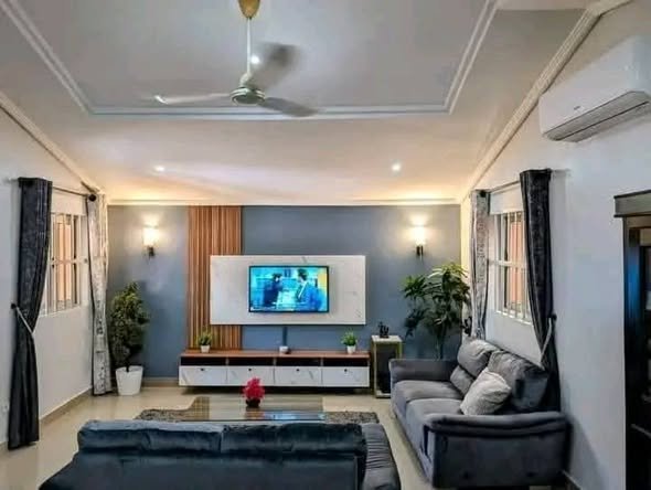 Villa luxueuse de 2 pièces avec jardin et garage spacieux en bord de mer
