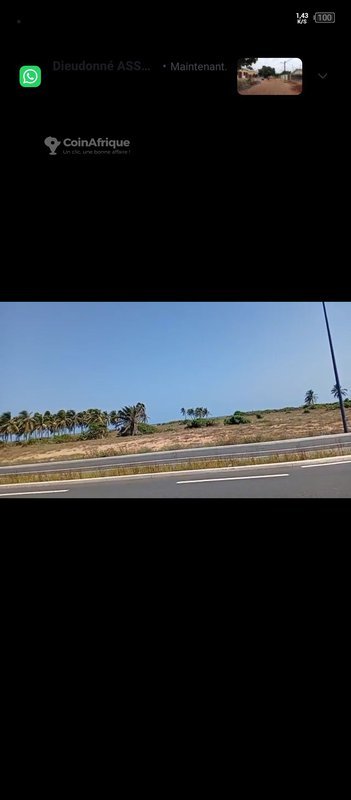 Terrain viabilisé de 500 m² avec titre foncier global en bordure de route goudronnée