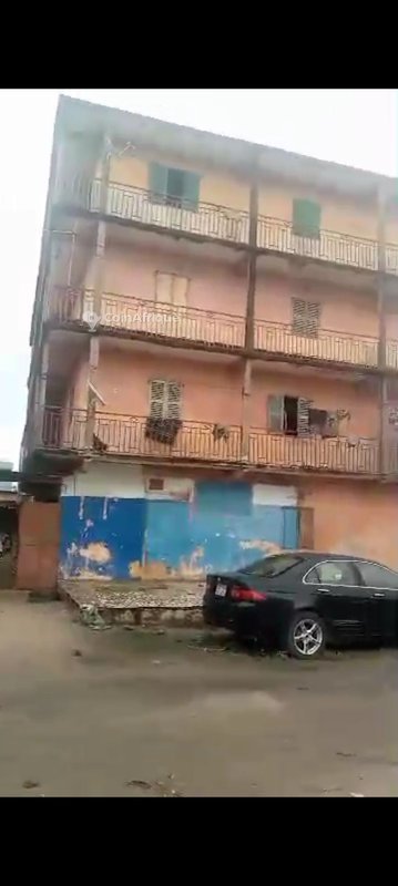 Terrain constructible avec bâtiment R+2 à rénover ou raser - Deux parcelles en pleine propriété