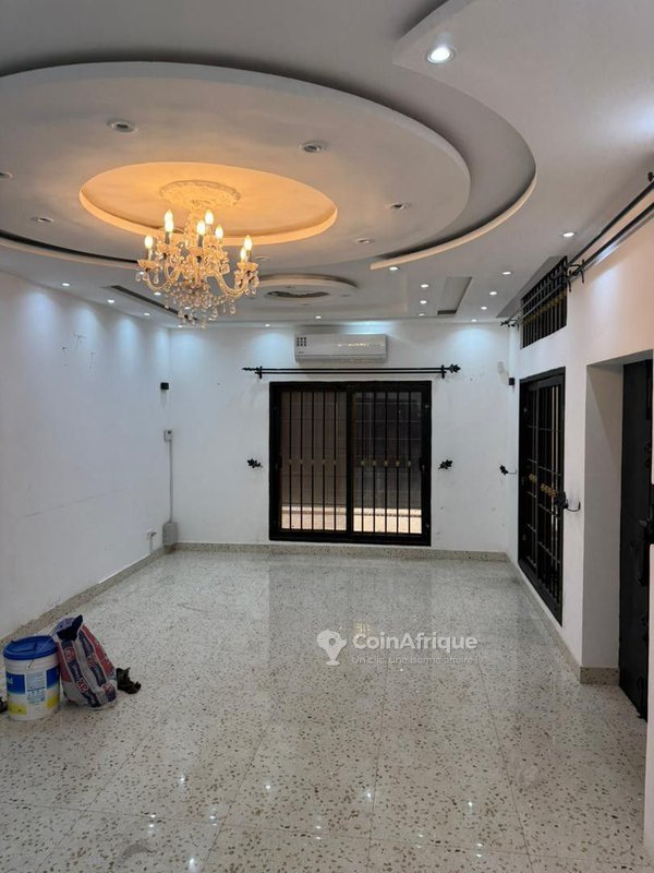 Appartement meublé de 3 pièces avec cuisine moderne et garage double