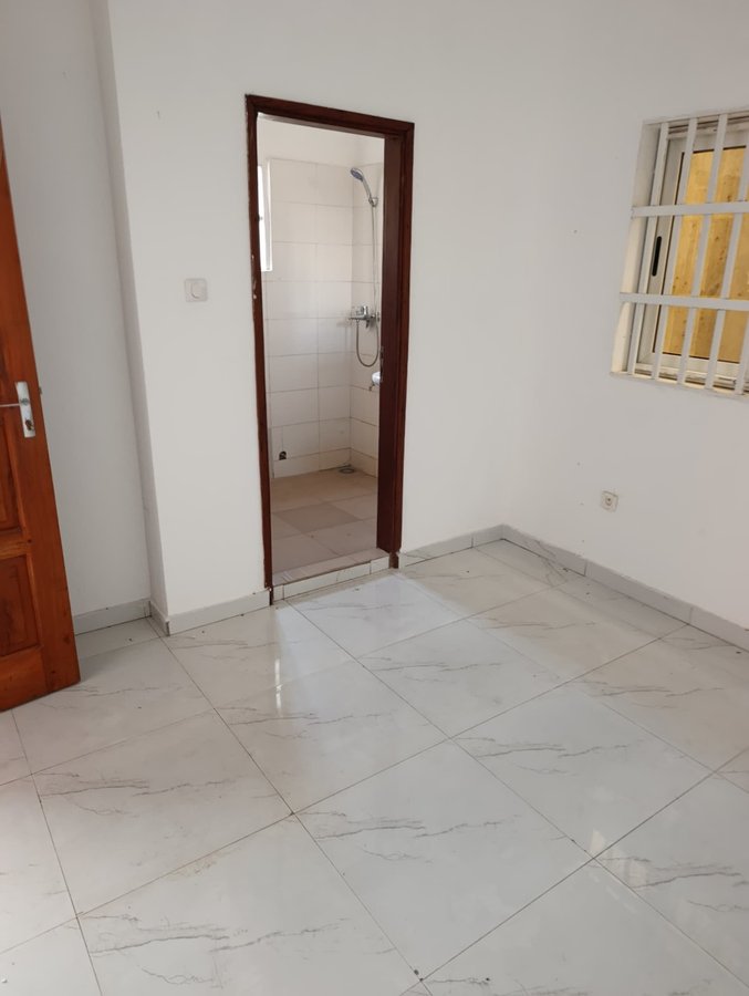 Villa luxueuse R+1 avec 3 chambres, garage couvert et vaste terrasse