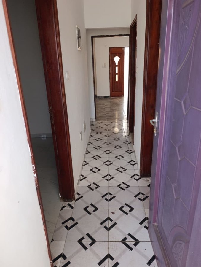 Villa luxueuse R+1 avec 3 chambres, garage couvert et vaste terrasse