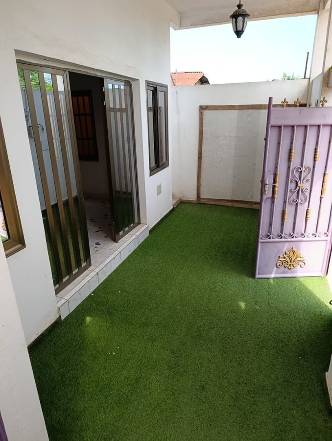 Villa luxueuse R+1 avec 3 chambres, garage couvert et vaste terrasse
