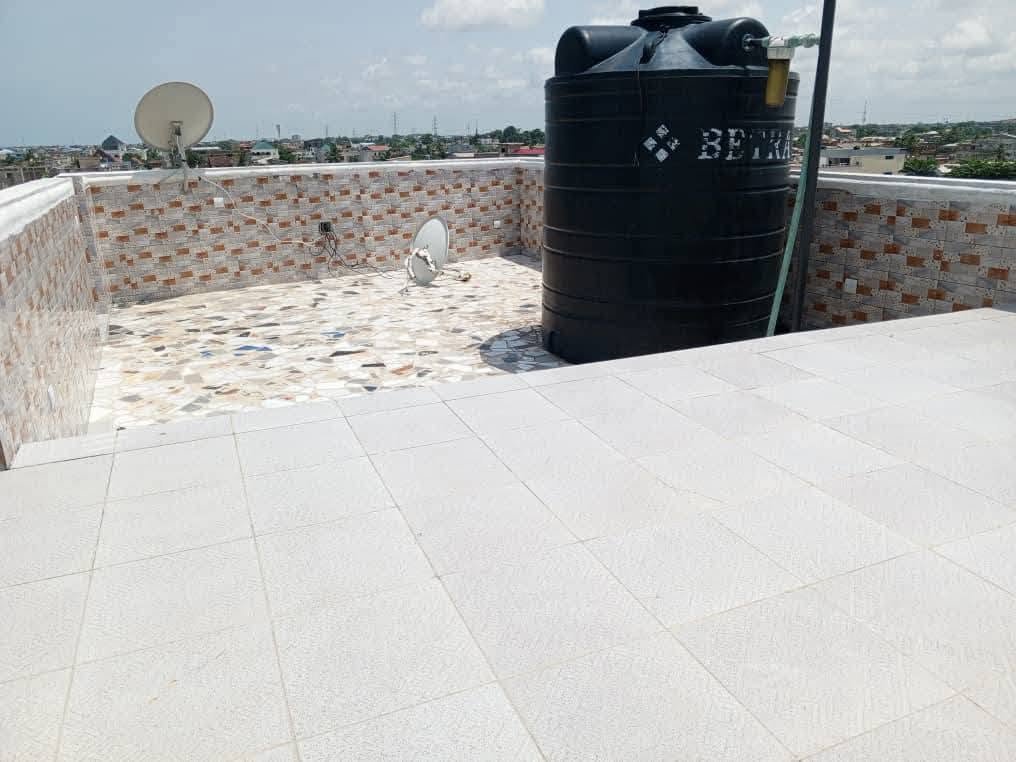 Appartement meublé 3 pièces avec terrasses spacieuses et climatisation intégrale