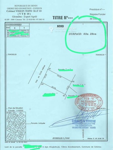 Terrain spacieux de 328 m² idéalement situé près d'une route pavée