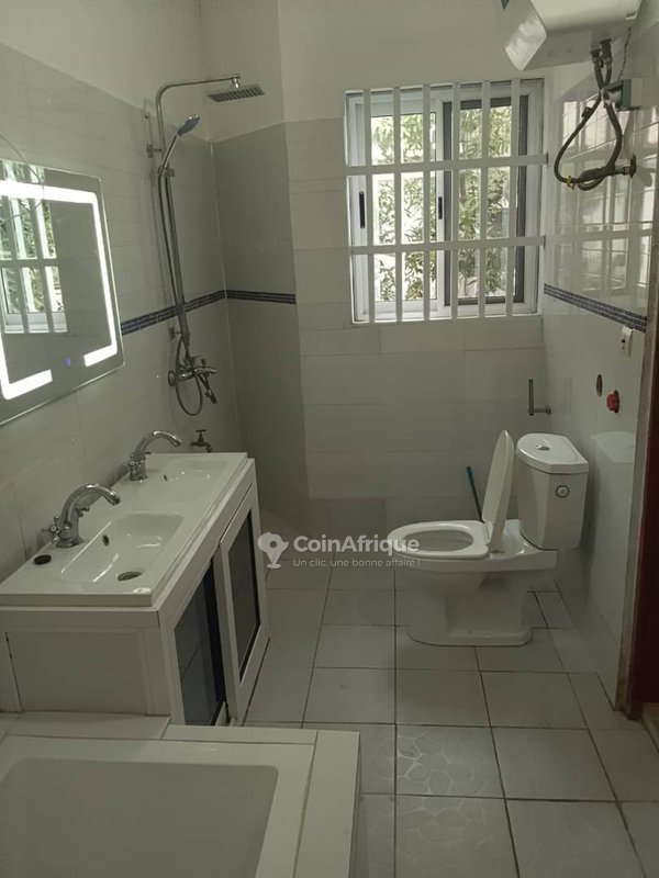Villa luxueuse de 3 pièces avec climatisation et garage personnel