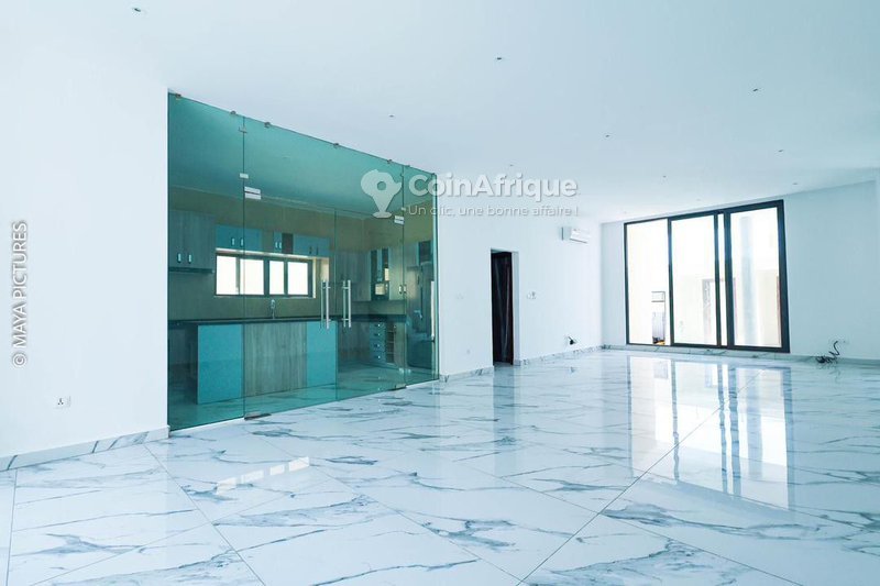 Villa luxueuse de 4 pièces avec piscine et vue sur mer