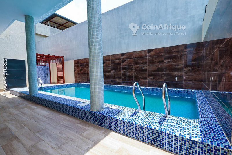 Villa luxueuse de 4 pièces avec piscine et vue sur mer