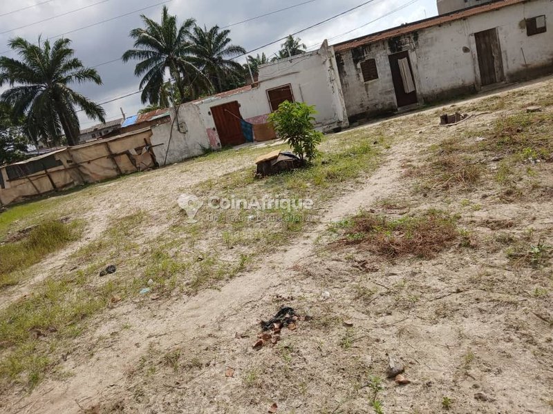 Terrain exceptionnel de 3125 m² avec titre foncier personnel et accès à deux rues