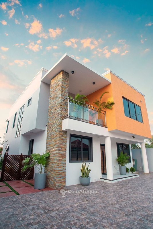 Villa luxueuse de 12 pièces avec finitions d'exception et équipements haut de gamme
