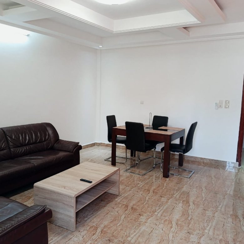 Appartement meublé de 3 pièces avec climatisation et accès immédiat à la plage