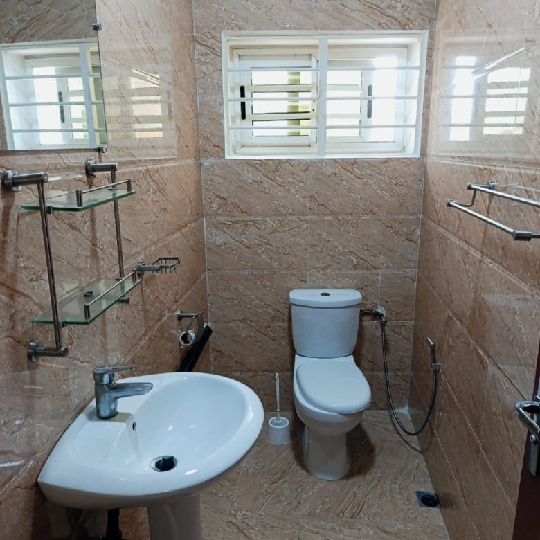 Appartement meublé de 3 pièces avec climatisation et accès immédiat à la plage