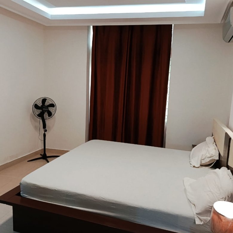 Appartement meublé de 3 pièces avec climatisation et accès immédiat à la plage