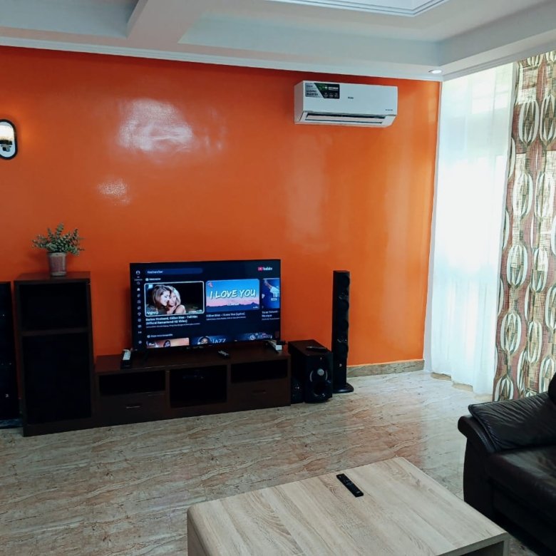 Appartement meublé de 3 pièces avec climatisation et accès immédiat à la plage
