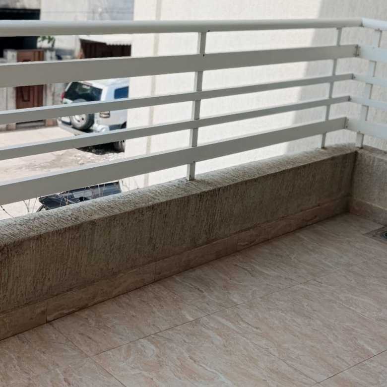 Appartement meublé de 3 pièces avec climatisation et accès immédiat à la plage