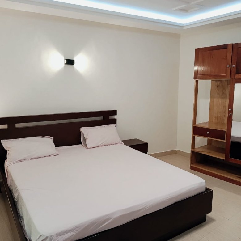 Appartement meublé de 3 pièces avec climatisation et accès immédiat à la plage