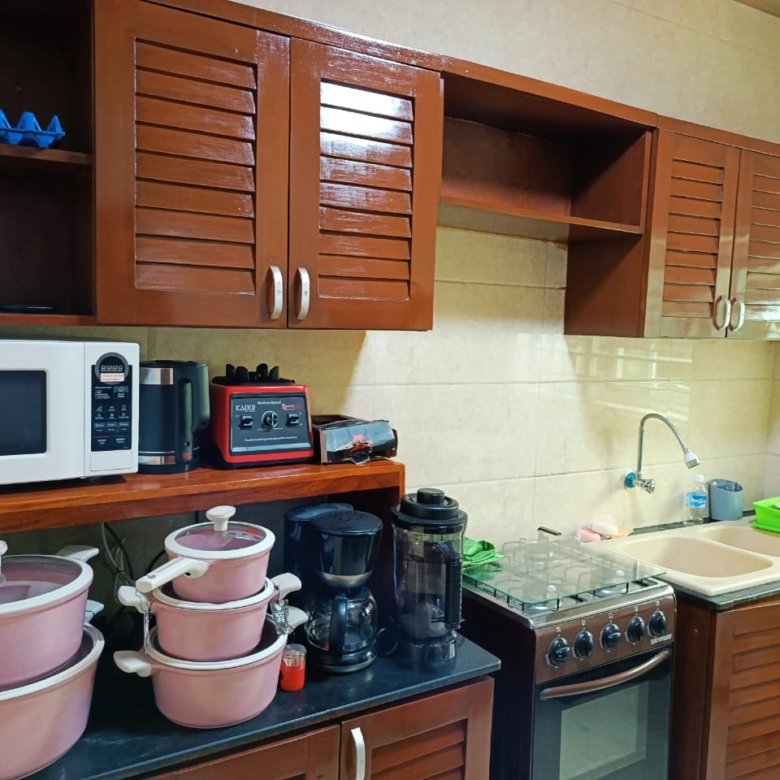 Appartement meublé de 3 pièces avec climatisation et accès immédiat à la plage