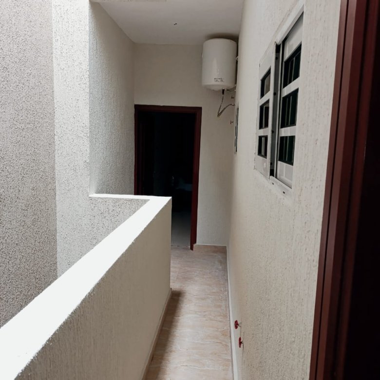 Appartement meublé de 3 pièces avec climatisation et accès immédiat à la plage