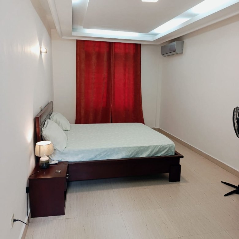 Appartement meublé de 3 pièces avec climatisation et accès immédiat à la plage