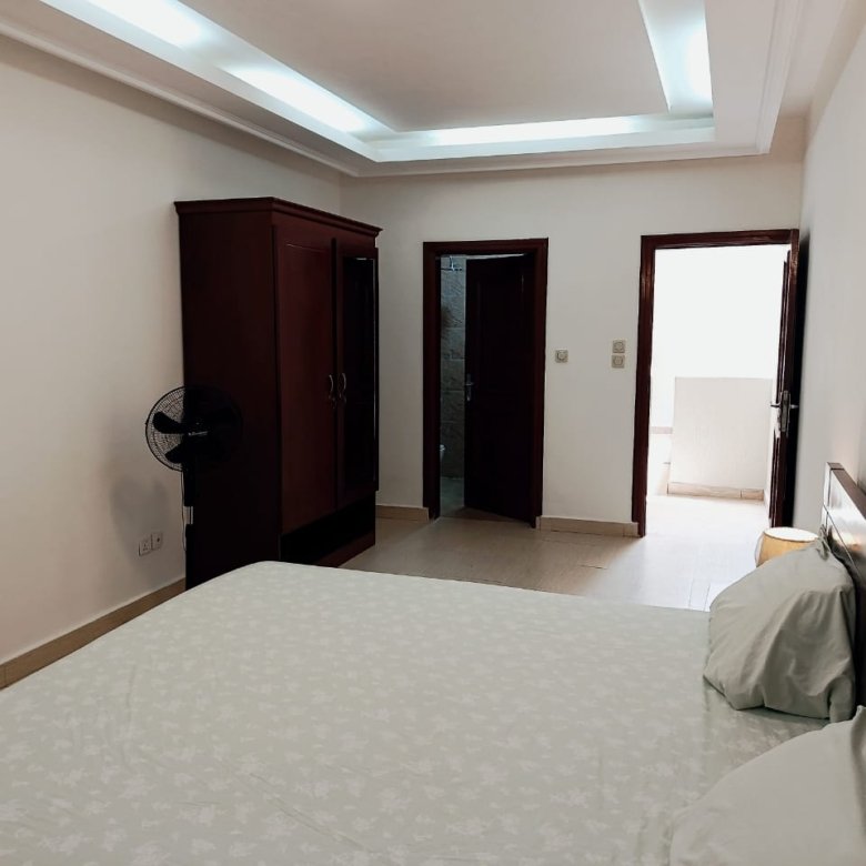 Appartement meublé de 3 pièces avec climatisation et accès immédiat à la plage