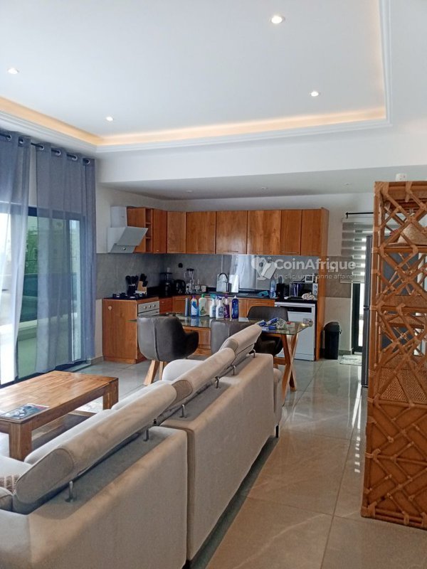 Villa luxueuse de 4 chambres avec grand jardin et sécurité permanente