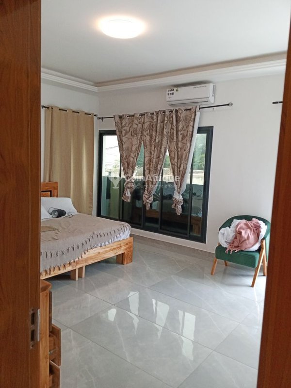 Villa luxueuse de 4 chambres avec grand jardin et sécurité permanente