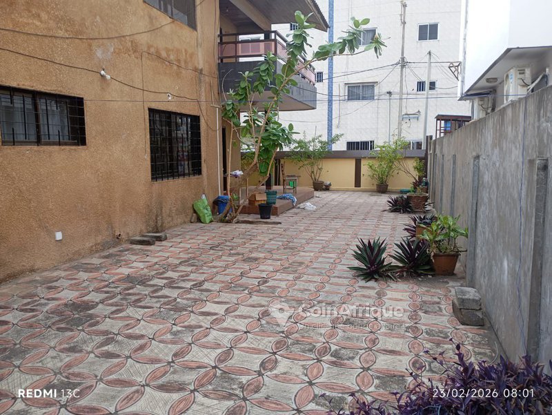 Villa luxueuse de 5 pièces avec jardin et titre foncier en zone résidentielle