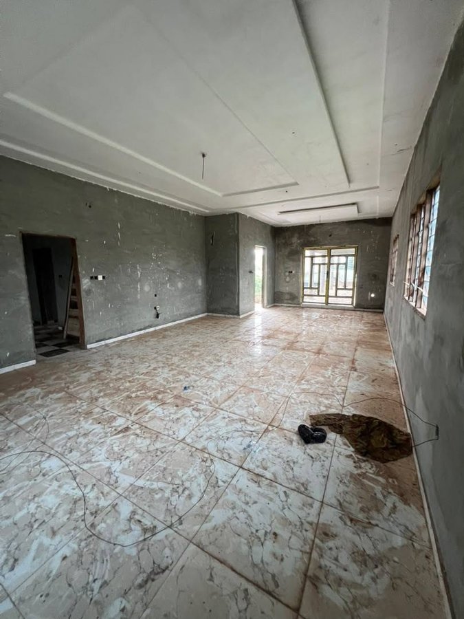 Villa spacieuse de 6 pièces avec garage double et titre foncier